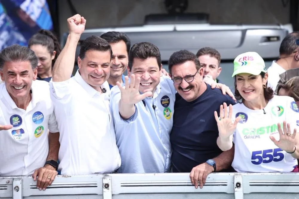 Sandro Alex faz carreata em Cascavel e celebra crescimento na reta final
