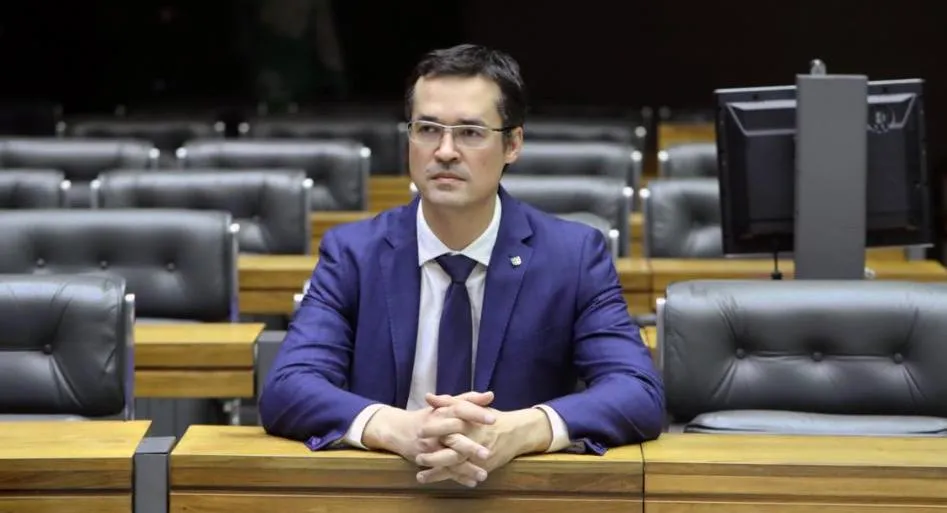 TSE barra candidatura de Deltan ao Senado e votos serão considerados nulos