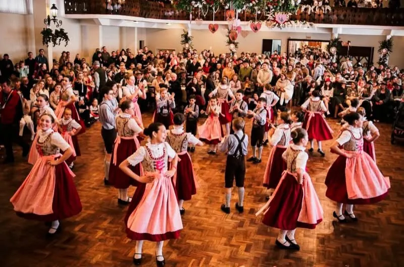 Marechal Rondon recebe apresentação de dança folclórica germânica