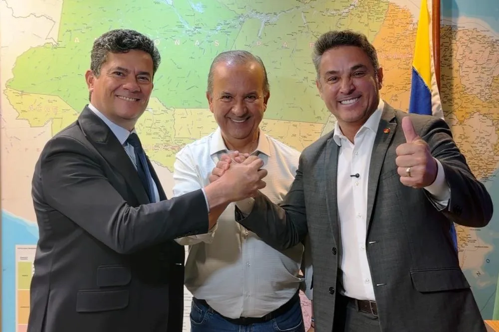 Governadores eleitos do Sul se unem em Brasília para eleger Flávio Bolsonaro no segundo turno