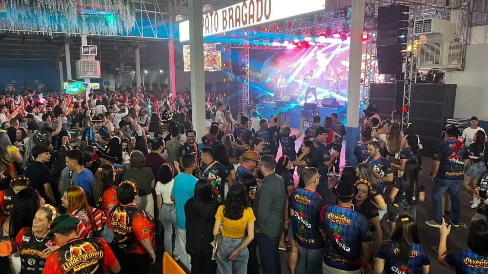 Última noite da Oktoberfest em Pato Bragado é marcada por alegria, tradição e solidariedade