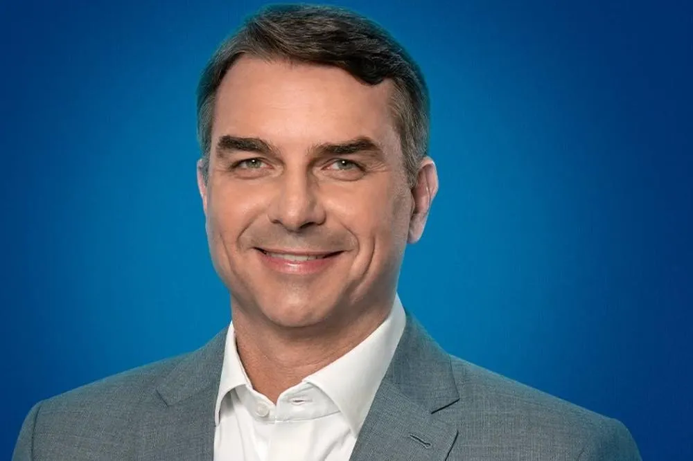 VÍDEO: Flávio Bolsonaro confirma presença em debate com Lula na Band