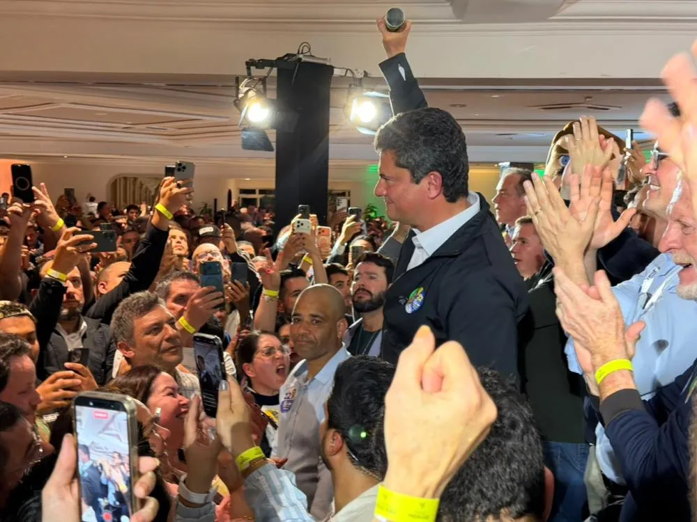 Moro cobra atenção ao Paraná e mobiliza direita em apoio a Flávio Bolsonaro