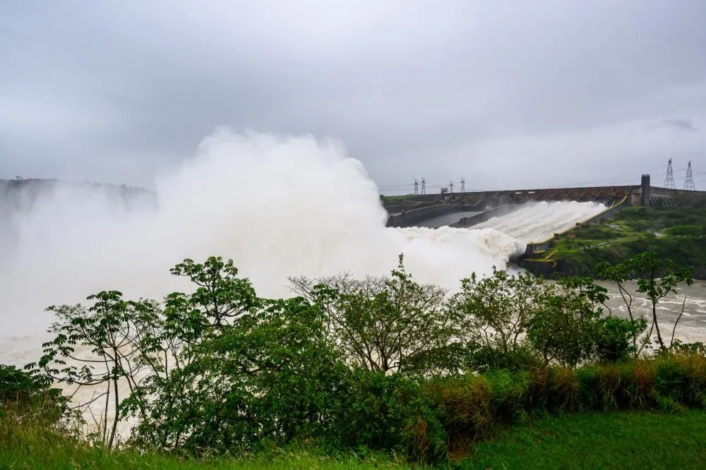 Itaipu prevê redução de três metros no nível do rio Paraná até sábado