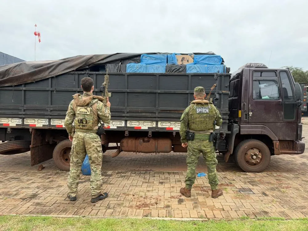 VÍDEO: PF e BPFRON apreendem caminhão com 450 caixas de cigarros em Marechal Rondon